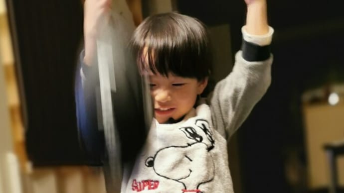 『ラグビーボールで戯れるみらんくん···』
