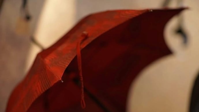 「紅い日傘の納品」