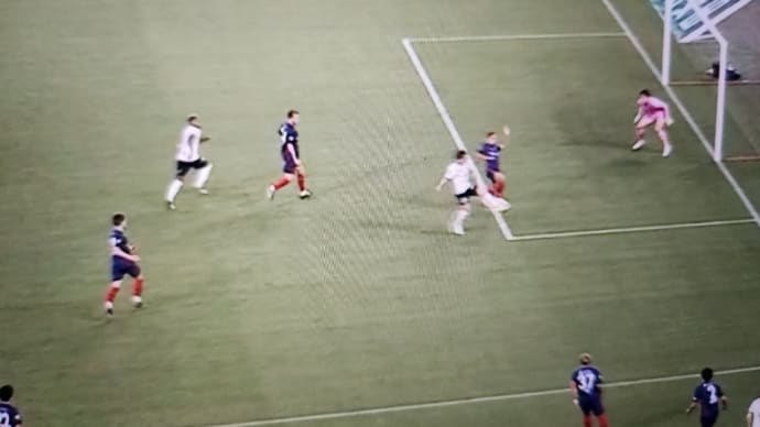 山根のサイドアタックはゴールならず