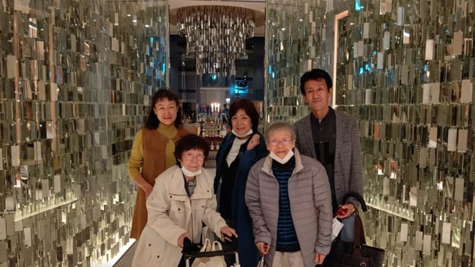 母と叔母と弟夫婦と一緒に夜の中之島フェスティバルタワー37階ひらまつで食事会