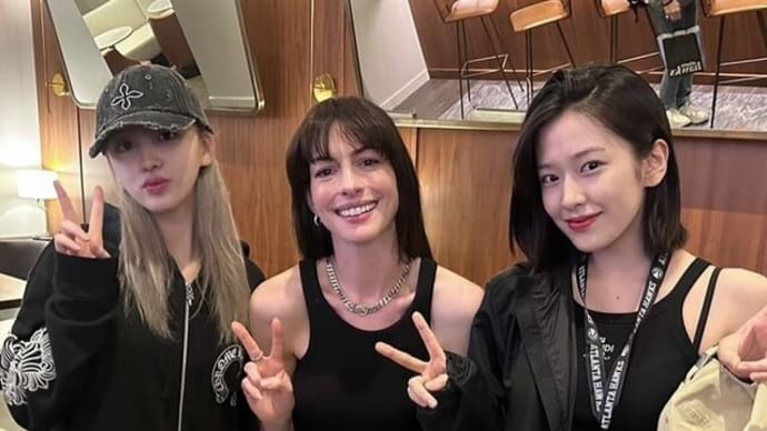 IVE Eugene and Liz pose for 3 shots with American actress at NBA game venue
