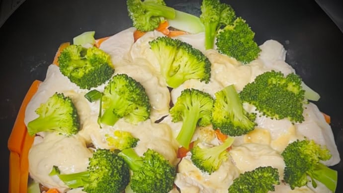鶏のムネ肉味噌マヨ蒸し焼き