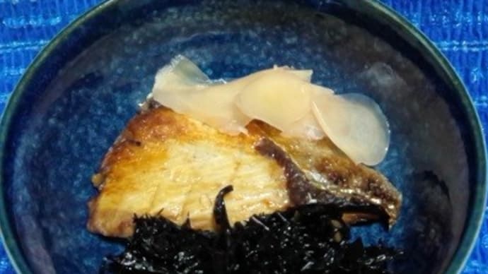 大分県産ブリ塩焼きなお総菜で昼食にしたんだね:D