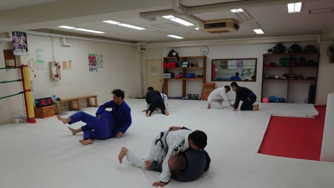 柔術黒帯が教えています…(月)ブラジリアン柔術クラス19:30〜