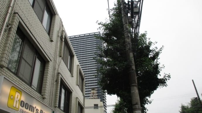 しっかり雨が降る今朝の八王子駅南口周辺（2020年7月14日）