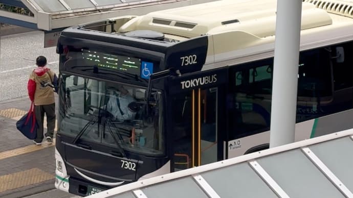 東急バスの連節バス「タンデムライナー」