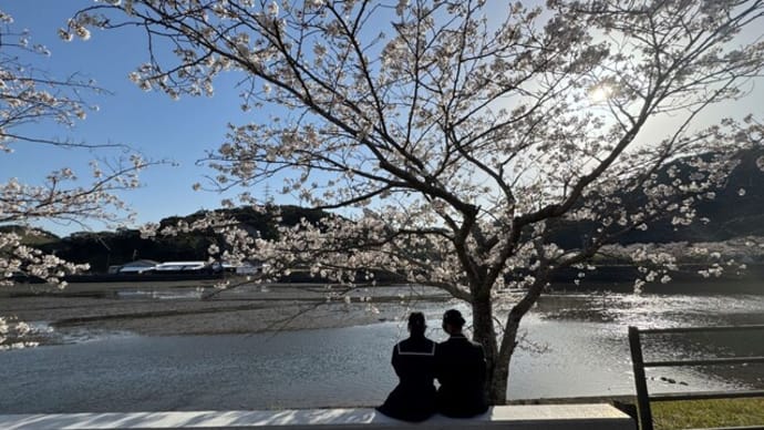 湯浦川の下で