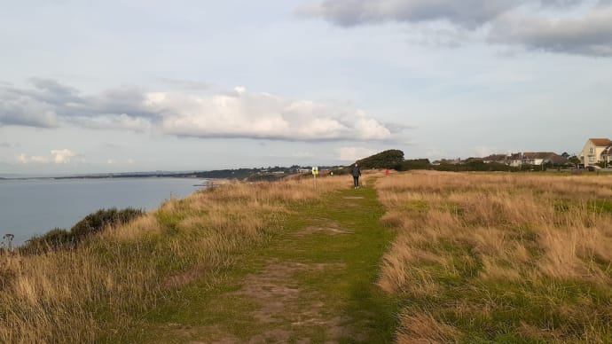イギリスで海岸を朝散歩