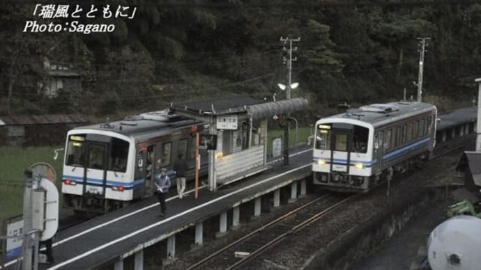 口羽駅での交換