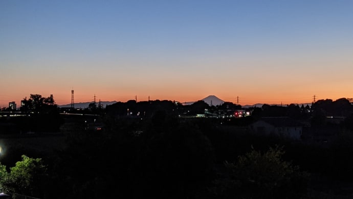 夕焼けと富士山のシルエットが綺麗でした
