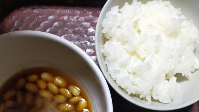 朝食 大豆のにんにく煮 たくあん