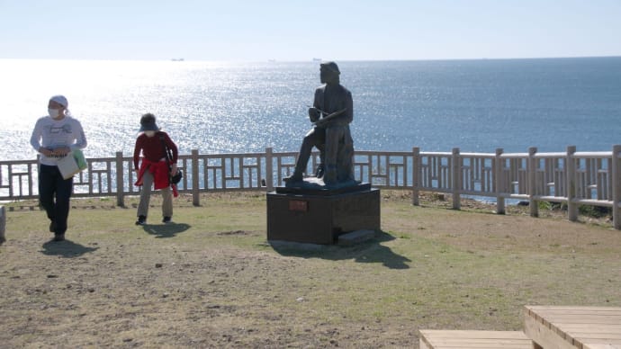 光る海
