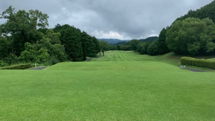 雨予報90%の中、木津川カントリー倶楽部に行ってきました。
