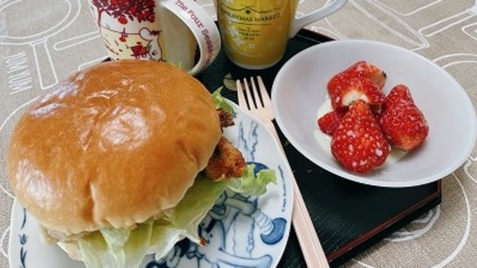 朝は唐揚げバーガー昼は渡利庵のランチ