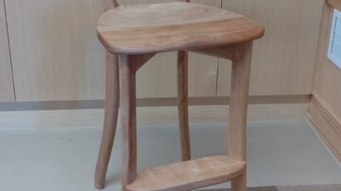 定番の椅子をハイチェアに