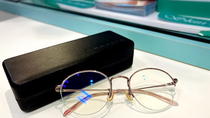 メガネ専門店で学ぶ、プロと選ぶ化粧品とは