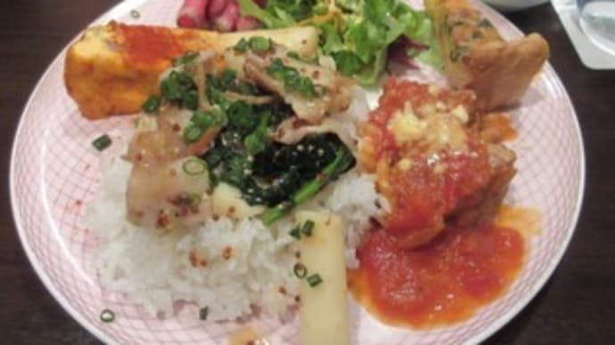 「Juippu(ジュイップ)」、豚バラと菜花のハニーマスタードソテー、柔らか豚肉とパプリカのカレー丼、特製ローストビーフ丼