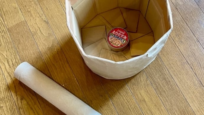 ダンボールで玉入れ