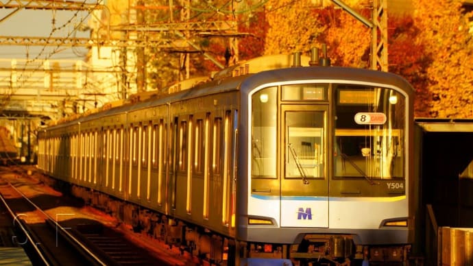 2022年12月12日 東急東横線 都立大学駅 Y504F 夕焼け