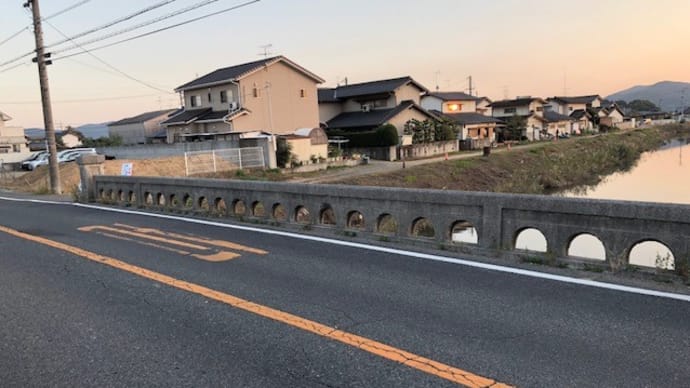 茶屋町駅から東へ 六間川に架かる石橋