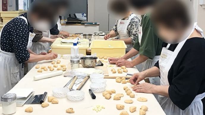 赤だし味噌バターと雑穀のパン