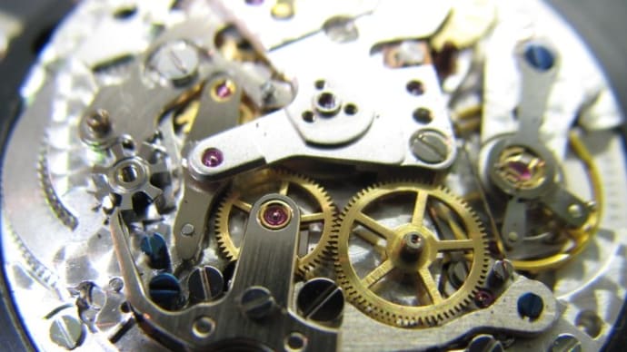 カルテェイ自動巻時計、クオーツ時計とパネライ自動巻きクロノ、セイコークオーツ時計2点を修理です