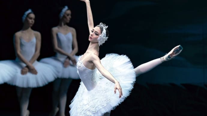 今日はチャイコフスキーのバレエ《白鳥の湖》の初演日〜カラヤン指揮、ウィーン・フィルによる組曲