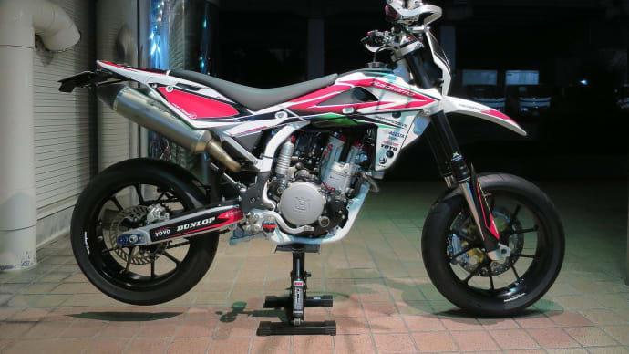 とてもパワフルなイタリアンHusqvarnaは如何でしょうか?Husqvarna SM450R 2010MY