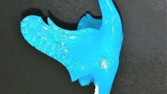 青の色粉が少し残ったので練習