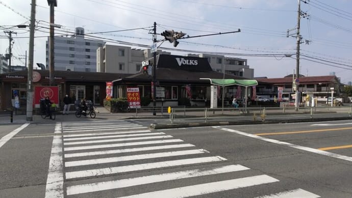 本日のランチはドリンク無料クーポン利用でフォルクス針中野店へ。