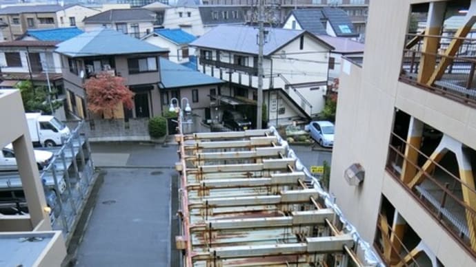 今日からマンションの「機械式駐車装置入替工事」が始まりました