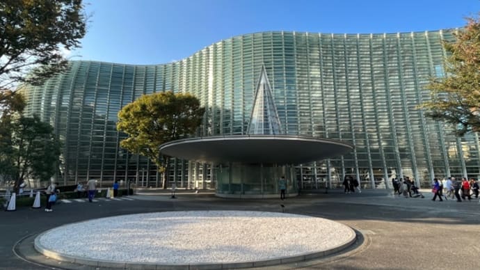 イヴ・サンローラン展 時を超えるスタイル