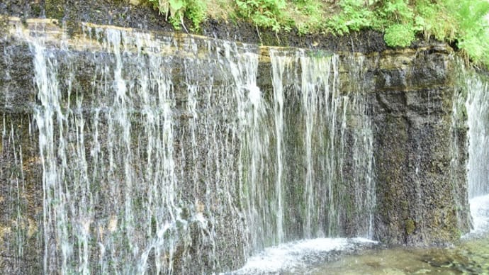 軽井沢白糸の滝 流れ落ちる無数の細い流れ 11