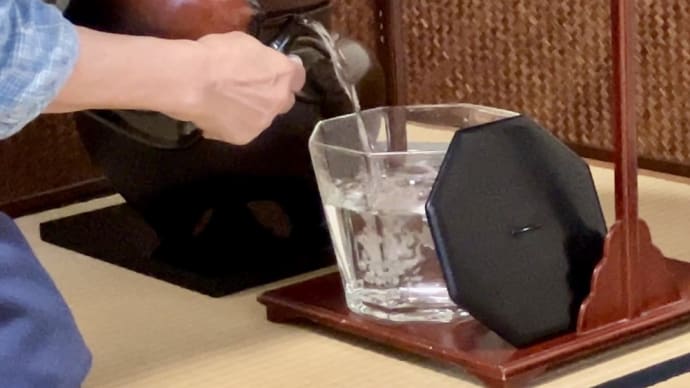引き続き透明ガラスの水指でお稽古