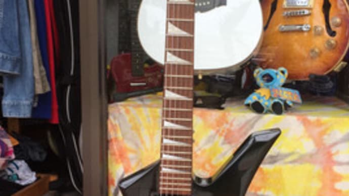 なぜ?高級ギターを安くオークションに出すのか?『Grover Jackson KE-c.u.95(Kelly)』というギター
