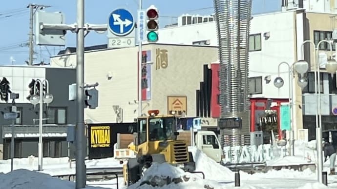 ロータリー広場は除雪排雪の作業中