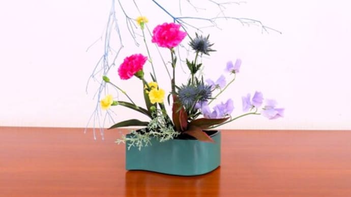 クリスマス風の自由花・・可愛い作品・楽しい日に