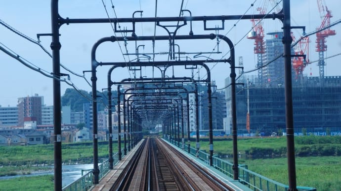 下り京王7000系被り付き(3)多摩川橋梁【聖蹟桜ヶ丘駅前:京王本線】 2021.AUG