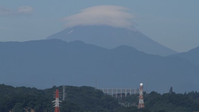 笠雲がかかった今朝の富士山