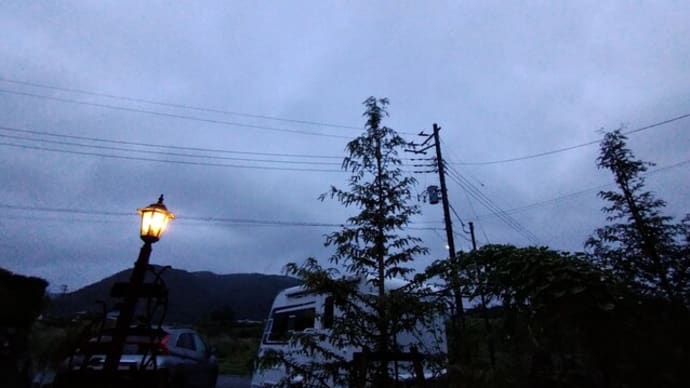 しとしと雨の空