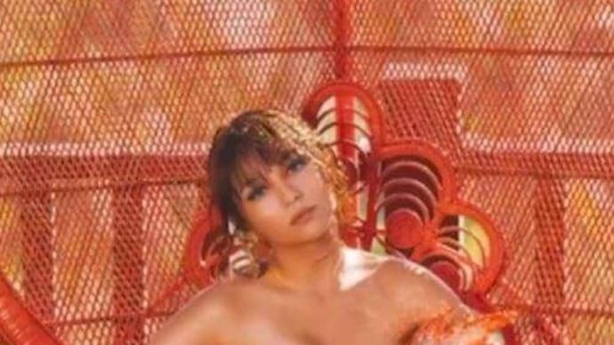 キャサリン・ベルナルドのセクシー・ショット