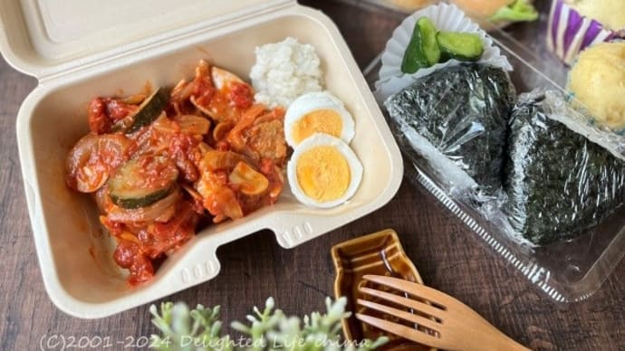 今日の2食弁当~鶏のトマト煮込み&おにぎりとミニバーガー