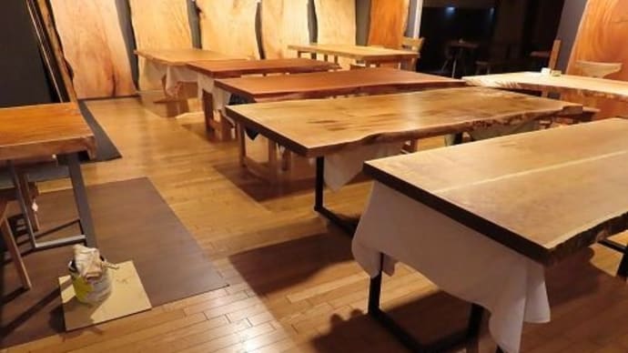 １８８８、新しい一枚板を入荷致しました。これからGW～週末に向けて仕上げて行きます。一枚板と木の家具の専門店エムズファニチャーです。
