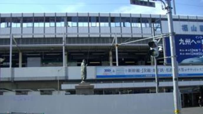 ＪＲ福山駅南口の五浦釣人像が仮設塀で囲まれていた