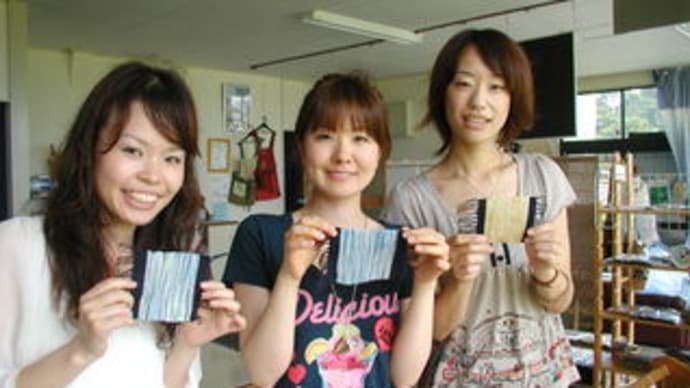 TCC・竹島クラフトセンター、三人娘の手織り体験