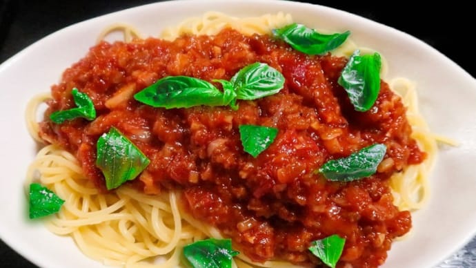 ミートソースパスタ ~飴色玉ネギは甘み、挽肉は旨みを~