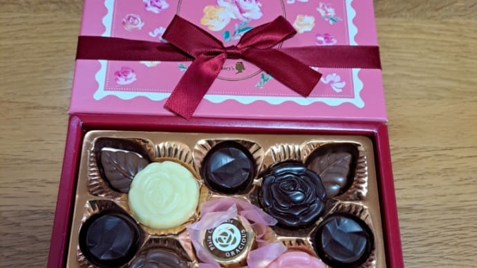 まだまだチョコが飛び交う。