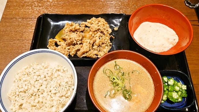 吉野家(浦安駅前店)で牛皿麦とろ御膳+冷汁変更(2023年7月26日)