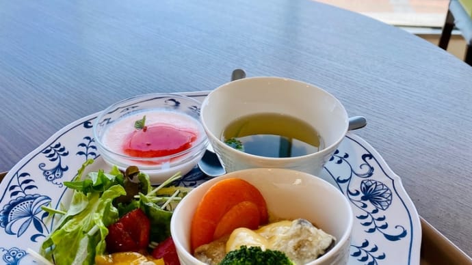 「カフェ•ラポール」でランチ