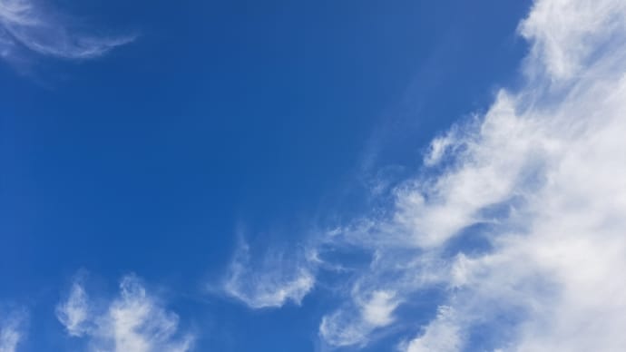 澄みきった青空を仰いでも涙ポロポロこぼれるときがあります!